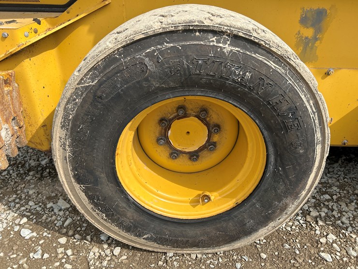 2020-deere-332g-image-56