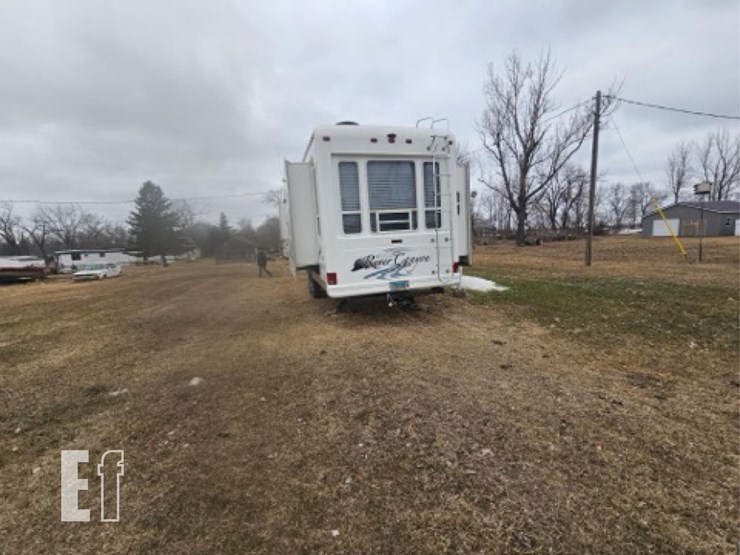 2006-river-canyon-5th-wheel-camper-image-5
