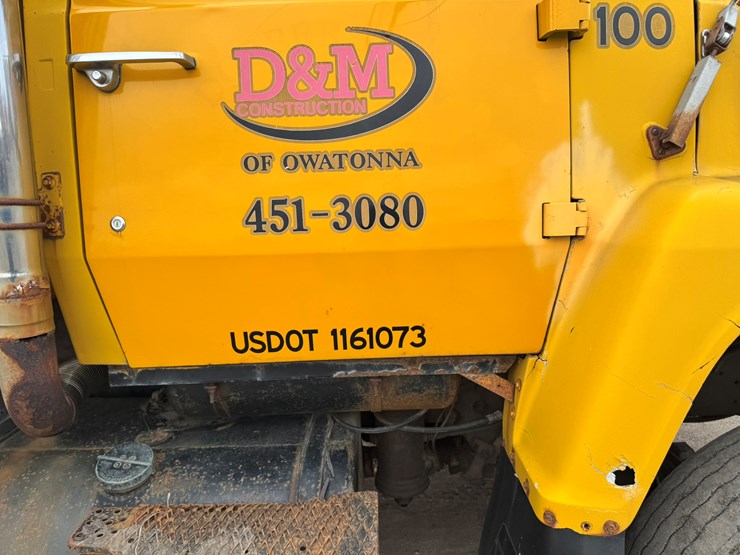 1977-ford-8000-image-16