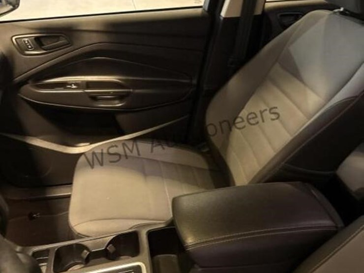 2017-ford-escape-image-21