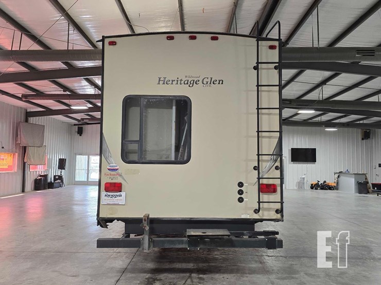 2015-forest-river-wildwood-heritage-glen-lite-366bh-image-8