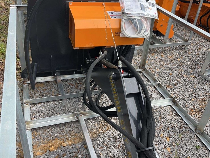 land-honor-articulating-brush-cutter-image-4