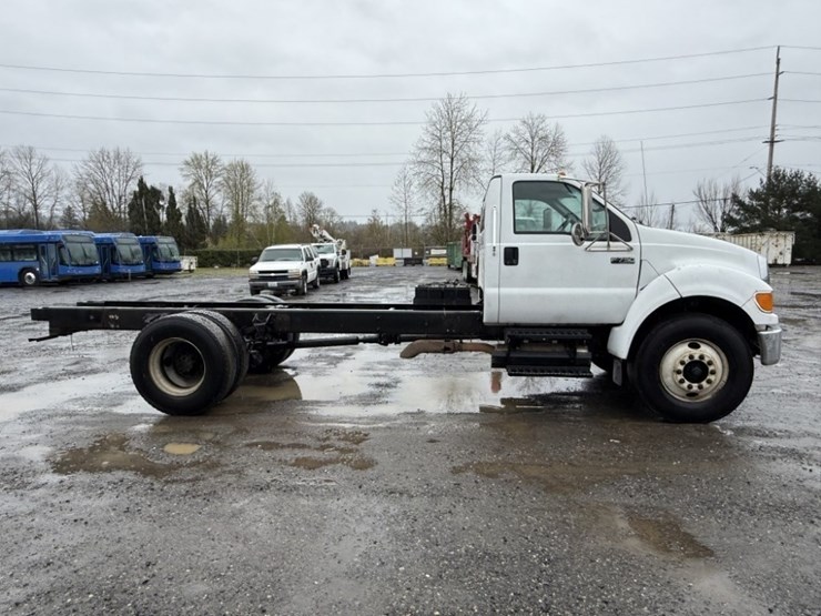 2008-ford-f750-image-3