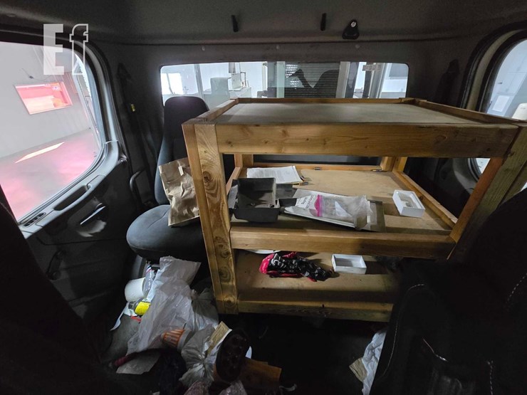 2012-freightliner-m2-106-image-29