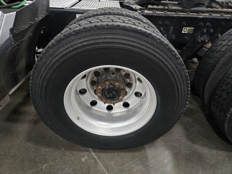 2017-kenworth-t680-image-83