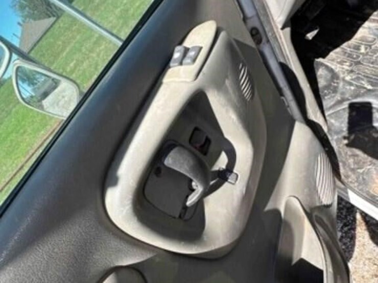 2001-gmc-3500-image-29