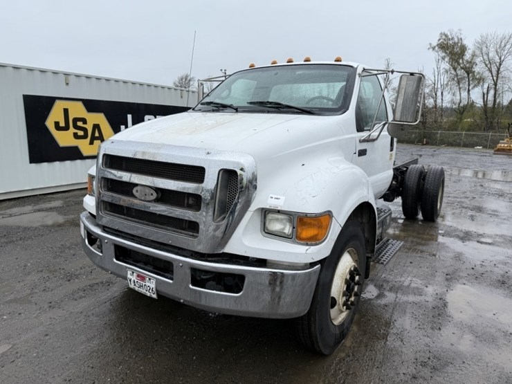 2008-ford-f750-image-1