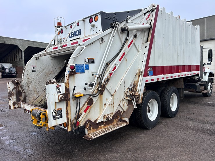 2003-international-7400-image-5