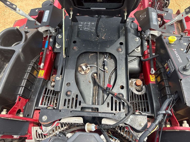 2017-toro-"300-series"-60"-zero-turn-mower-(1,441-hours)-image-17