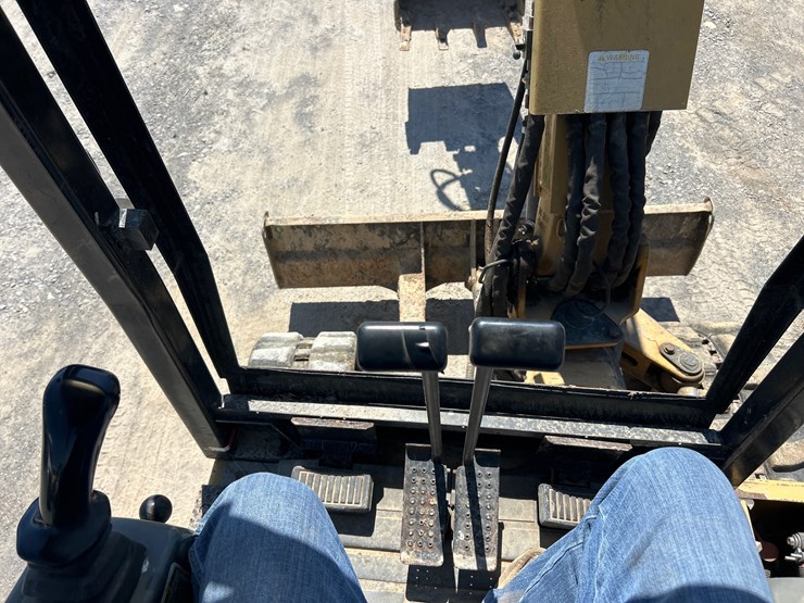 caterpillar-302.5-image-18