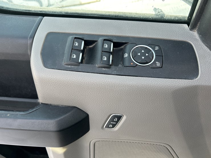 2021-ford-f550-image-82