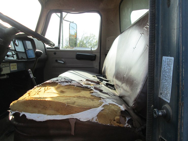 1981-international-s1800-image-31