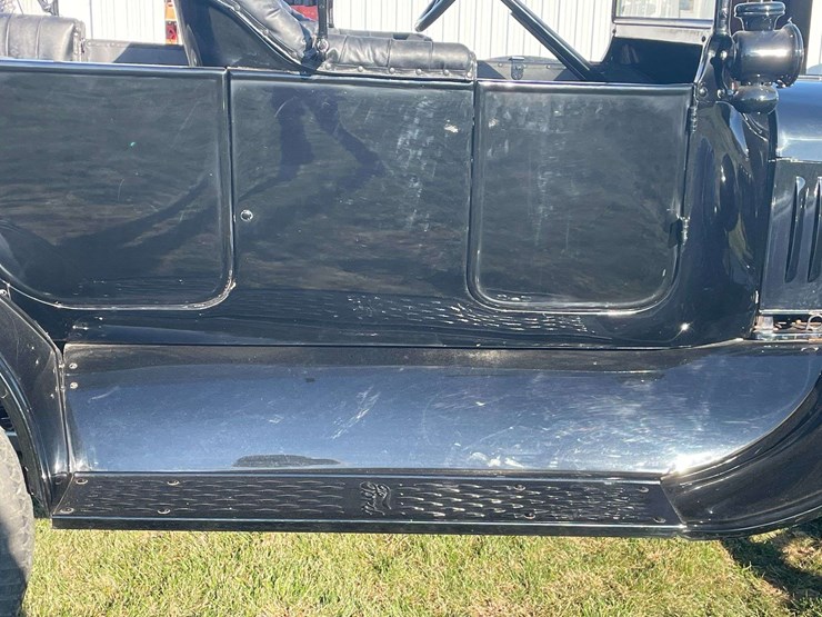 1917-model-t-touring-image-28