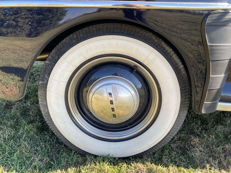 1948-ford-super-deluxe-convertible-image-30