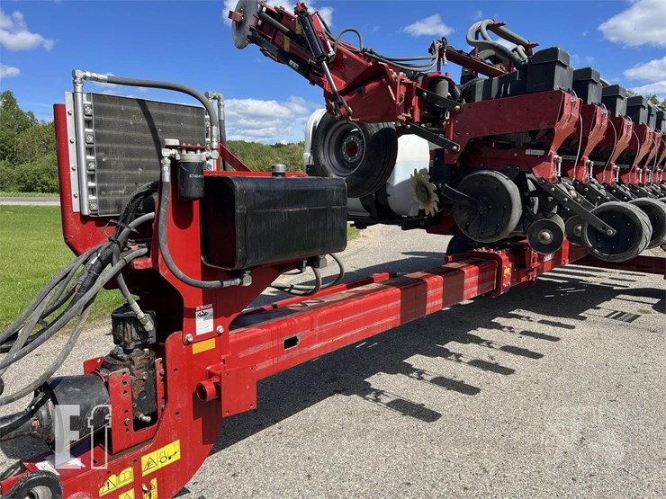 2014-case-ih-1245-image-2