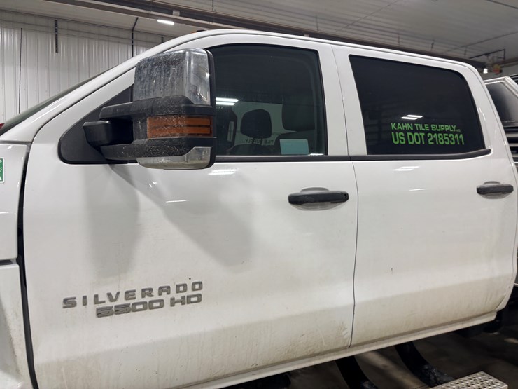 #2331-•-2022-chevrolet-5500-hd-flatbed-truck-image-9