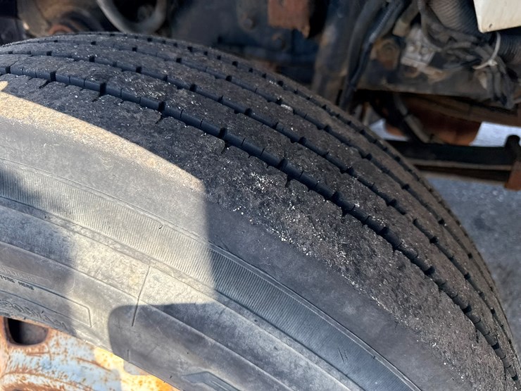 2010-international-7400-image-67