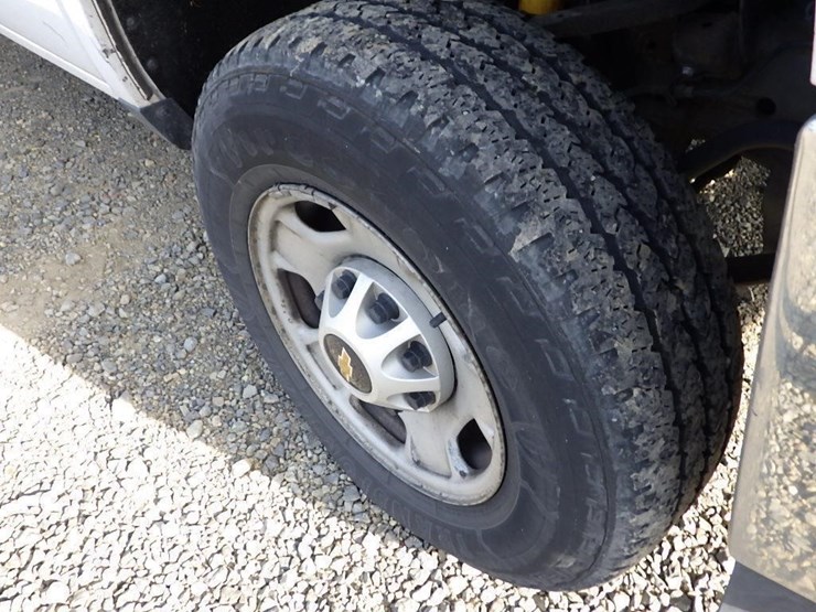 2017-chevrolet-2500hd-image-19