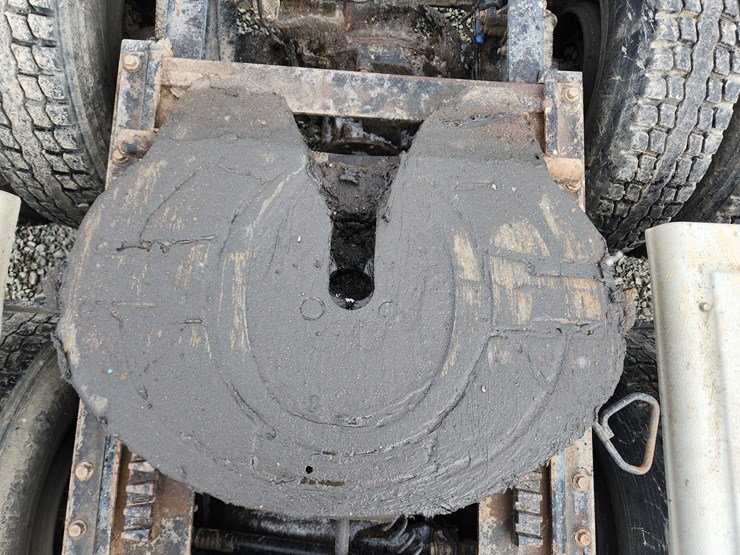 2014-massey-ferguson-8-image-25