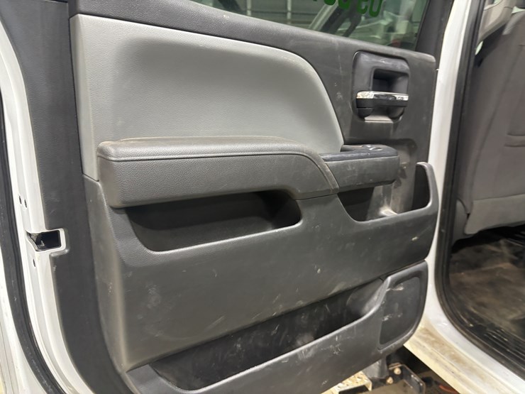 #2331-•-2022-chevrolet-5500-hd-flatbed-truck-image-37