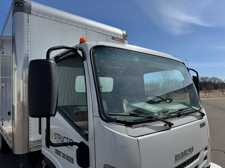 2019-isuzu-nrr-image-14