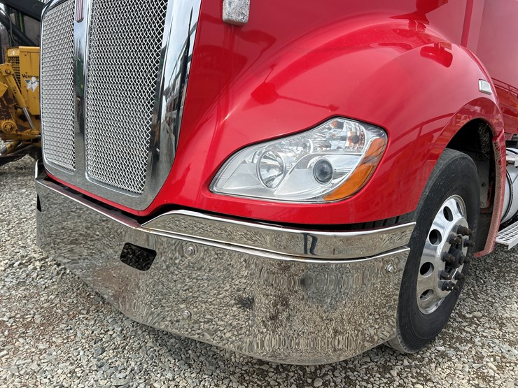 2015-kenworth-t680-image-12