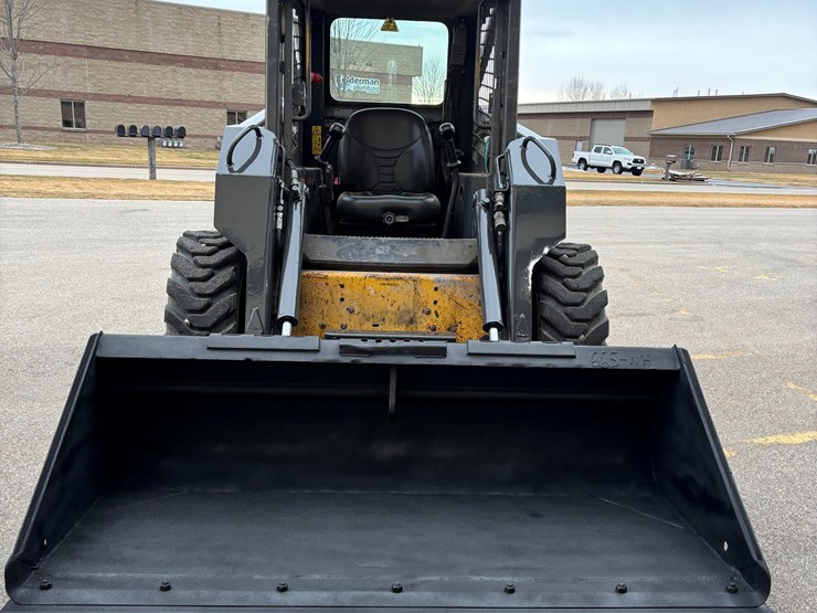 2006-new-holland-l170-image-3