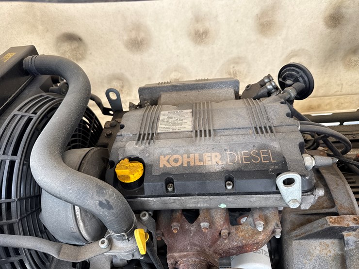 2015-massey-ferguson-8-image-23