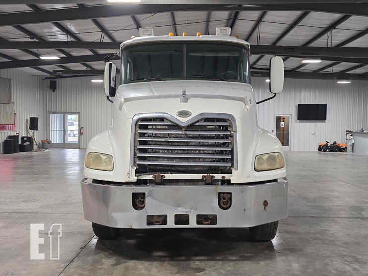 2004-mack-vision-cx613-image-7