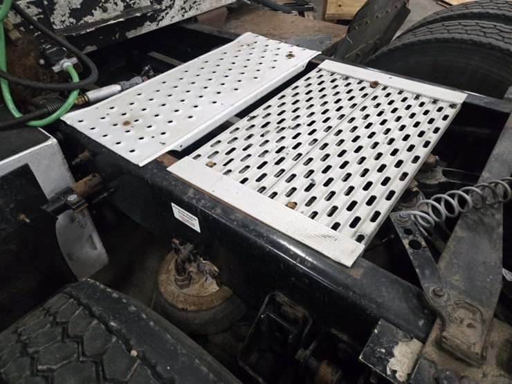 2017-kenworth-t680-image-30