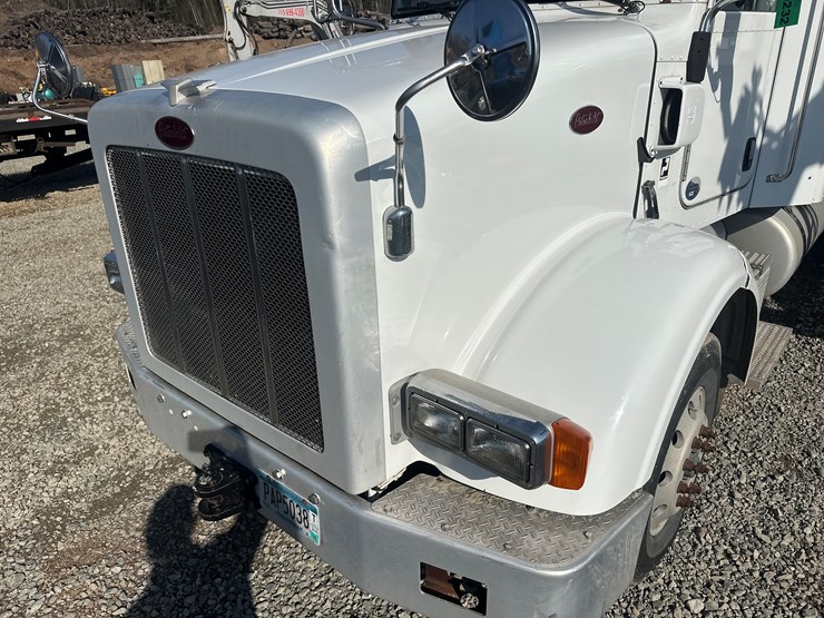 2013-peterbilt-365-image-9