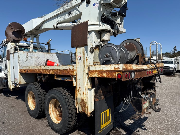 2010-international-7400-image-26