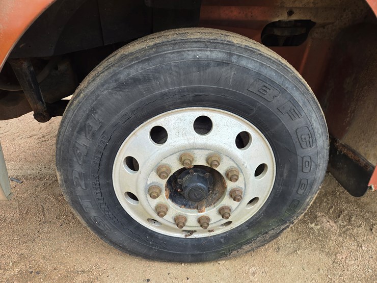 #1515-•-2005-international-9400i6x4-sleeper-cab-truck-tractor-image-63