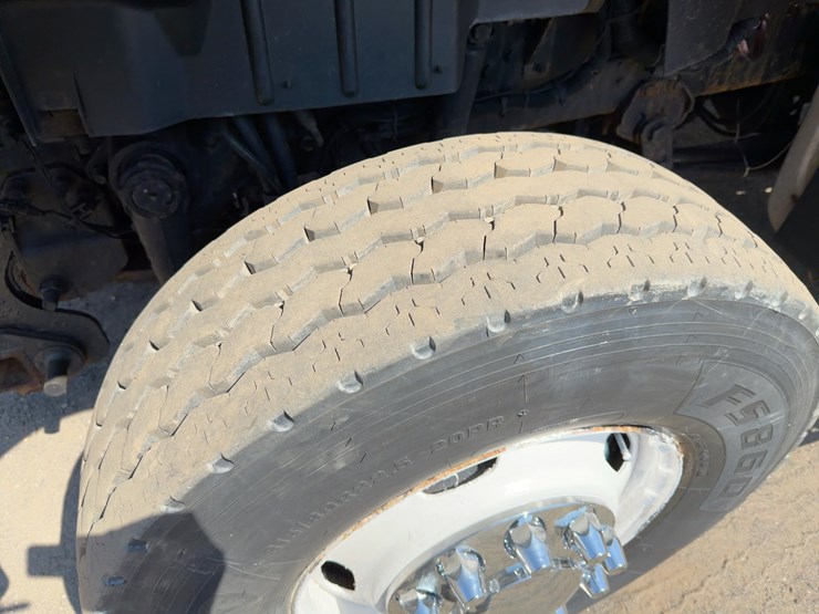 2012-international-7600-image-10