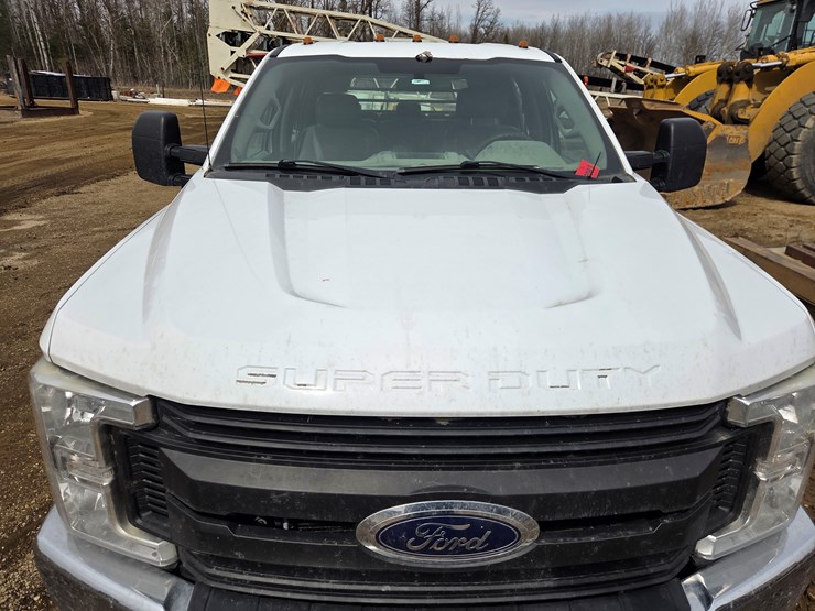 2017-ford-f350-image-13