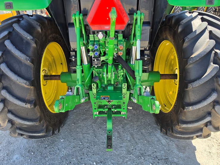 2021-john-deere-6140m-image-13