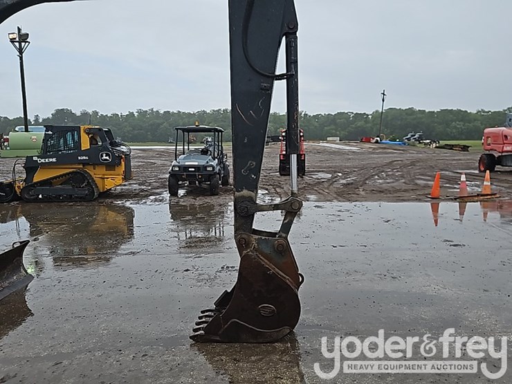 2020-deere-85g-image-16