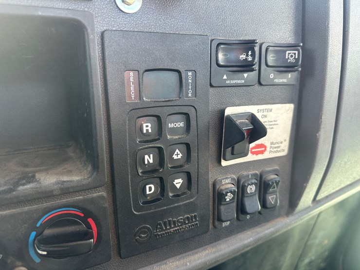 2015-peterbilt-337-image-33