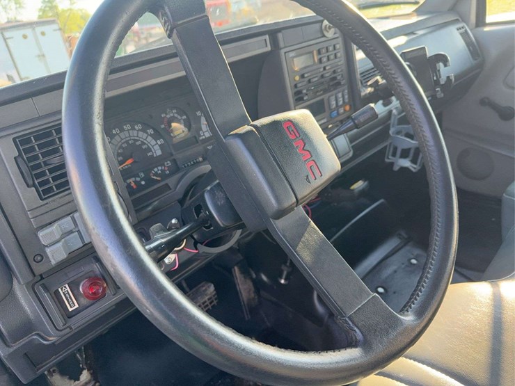 1999-gmc-7500-image-8