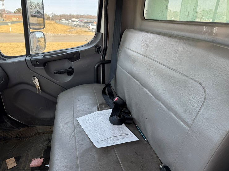 #2160-•-2006-freightliner-business-class-m2-box-truck-image-28