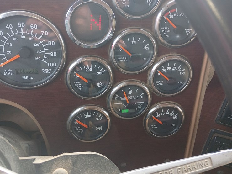 2012-massey-ferguson-8-image-49