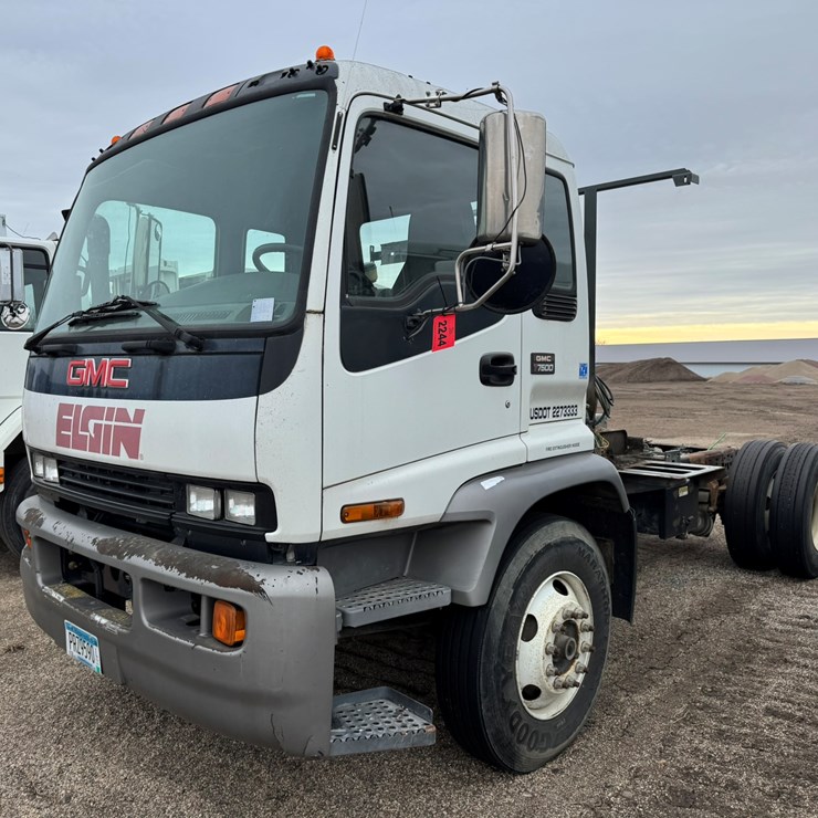 2005 GMC T7500