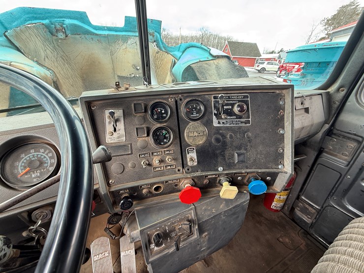 #1056-•-1989-mack-quad-axle-dump-truck-image-49