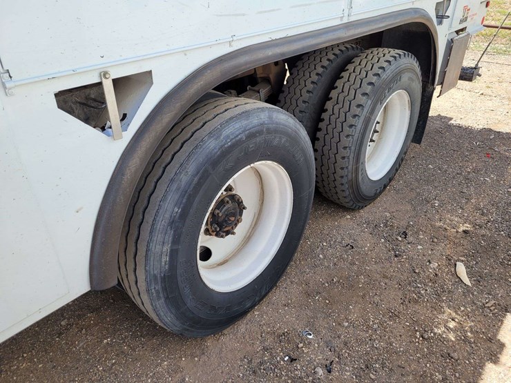 2012-international-7400-image-15