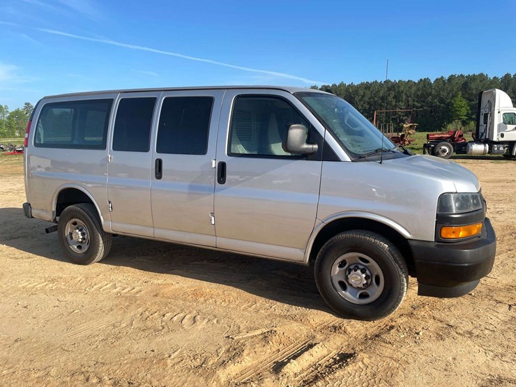 2024-chevrolet-express-2500-image-4