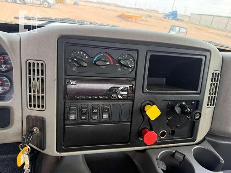 2018-international-durastar-4400-image-18