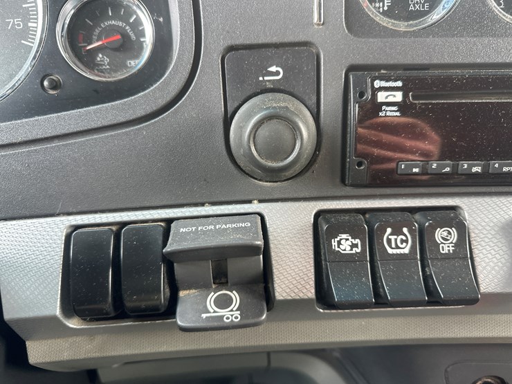 2020-kenworth-t680-image-45