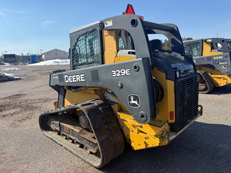 deere-329e-image-3