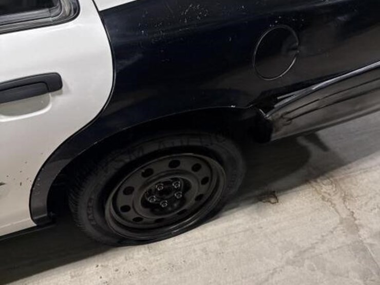 2009-ford-crown-victoria-sdn-image-6