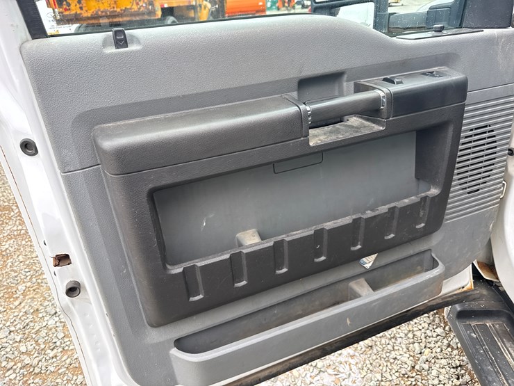 2015-ford-f550-image-50